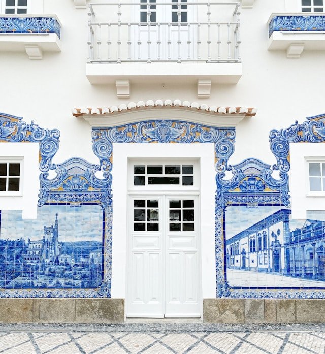belle porte bleue au portugal